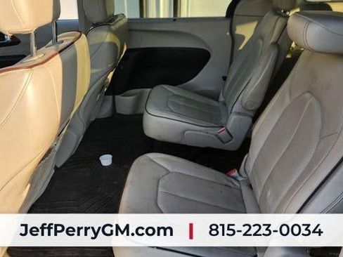 Used 2020 Chrysler Pacifica Limited FWD image 6