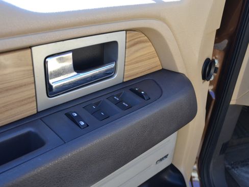 Used 2011 Ford F150 Lariat w/ Lariat Chrome Pkg image 25