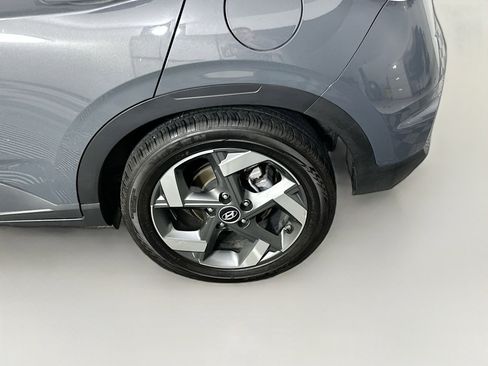 Used 2025 Hyundai Venue SEL FWD image 11