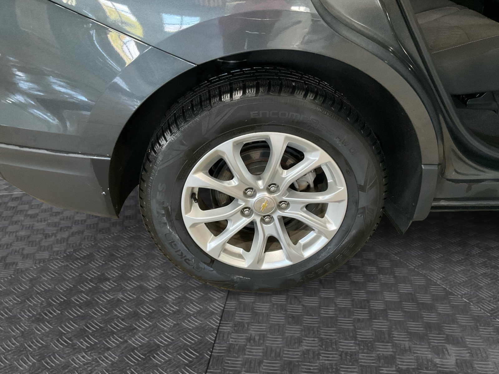 Used 2020 Chevrolet Equinox LT AWD/4WD image 16