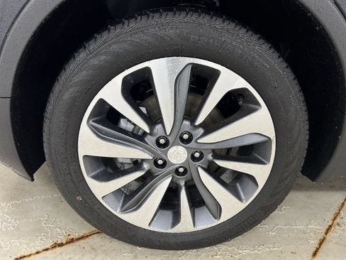 Used 2022 Buick Encore Preferred w/ Safety Package FWD image 25