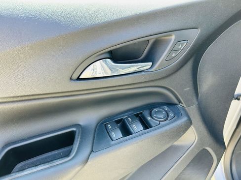 Used 2020 Chevrolet Equinox LT image 9