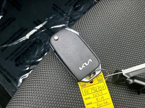 Used 2024 Kia Forte LXS image 13