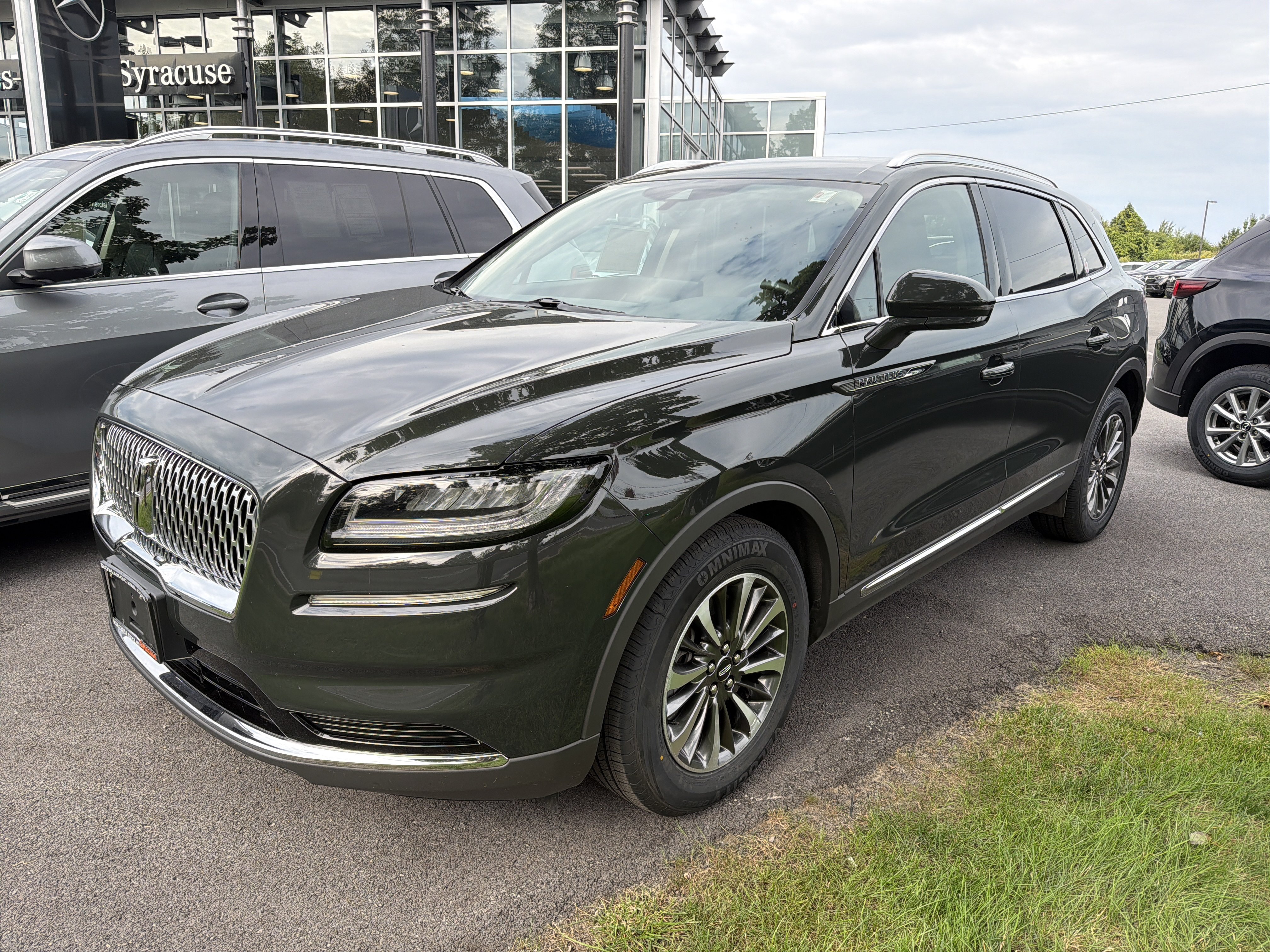 Used 2023 Lincoln Nautilus AWD w/ Premium Package image 4