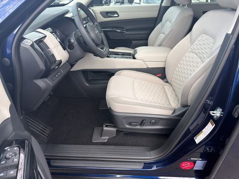 Certified 2022 Nissan Pathfinder SV w/ SV Premium Package image 16