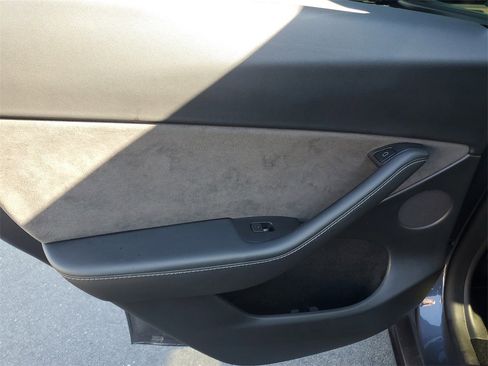 Used 2023 Tesla Model Y Performance image 15