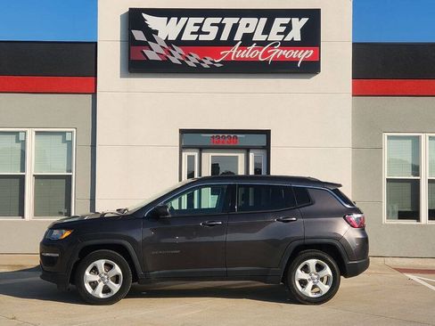 Used 2018 Jeep Compass Latitude w/ Popular Equipment Group FWD image 27