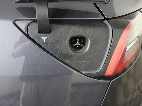 Used 2020 Tesla Model Y Long Range AWD/4WD image 16