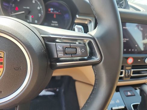 Certified 2025 Porsche Macan image 22