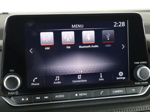 Used 2025 Nissan Rogue S FWD image 31