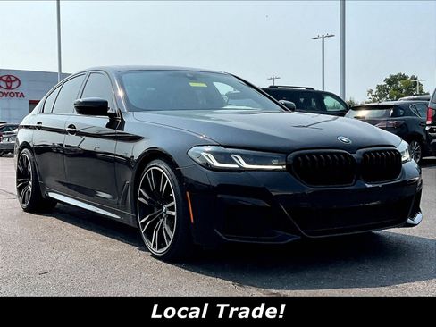 Used 2022 BMW 530i xDrive w/ M Sport Package AWD/4WD image 3
