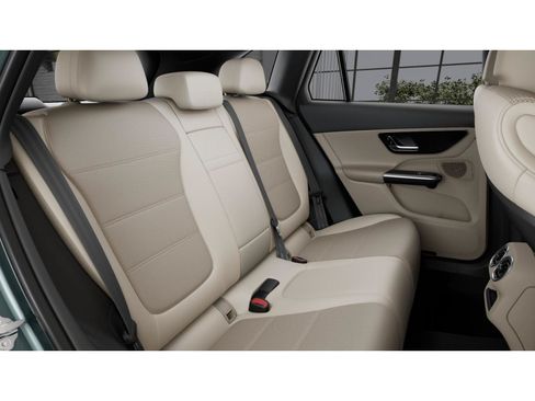 Used 2026 Mercedes-Benz GLC 300 4MATIC image 5