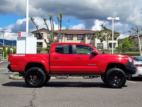 Used 2017 Toyota Tacoma SR5 w/ Tow Package AWD/4WD image 5