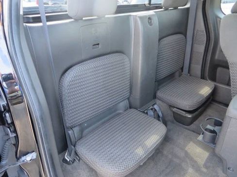 Used 2010 Nissan Frontier SE w/ SE Value Truck Pkg AWD/4WD image 23