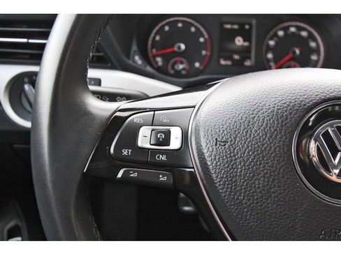 Used 2022 Volkswagen Passat 2.0T SE image 19