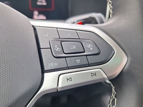 Used 2025 Volkswagen Tiguan SE FWD image 14