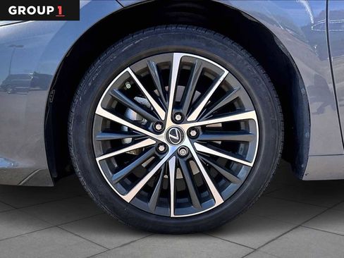 Used 2024 Lexus ES 350 w/ Premium Package image 9