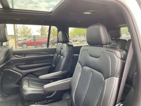 Used 2024 Jeep Grand Cherokee L Limited w/ Black Appearance Package AWD/4WD image 5