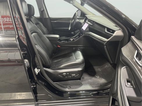 Used 2023 Jeep Grand Cherokee Limited image 10