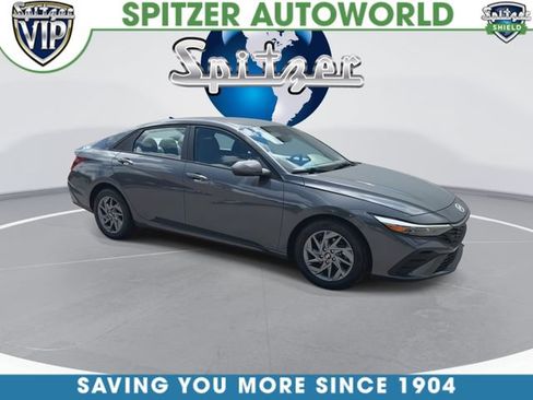 Used 2024 Hyundai Elantra SEL FWD image 2
