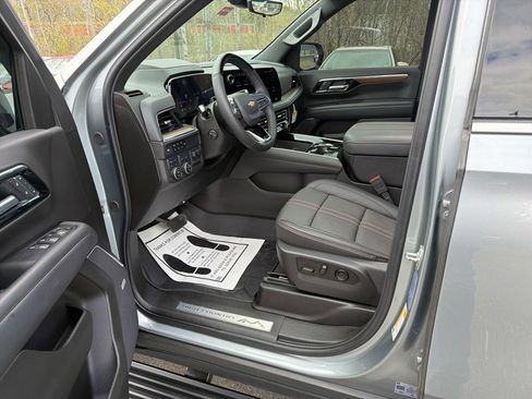 Used 2025 Chevrolet Tahoe High Country AWD/4WD image 9