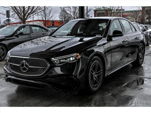 New 2026 Mercedes-Benz E 450 4MATIC Sedan image 3