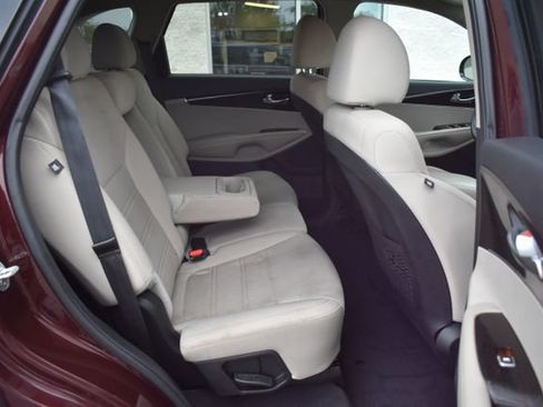 Used 2019 Kia Sorento FWD image 36