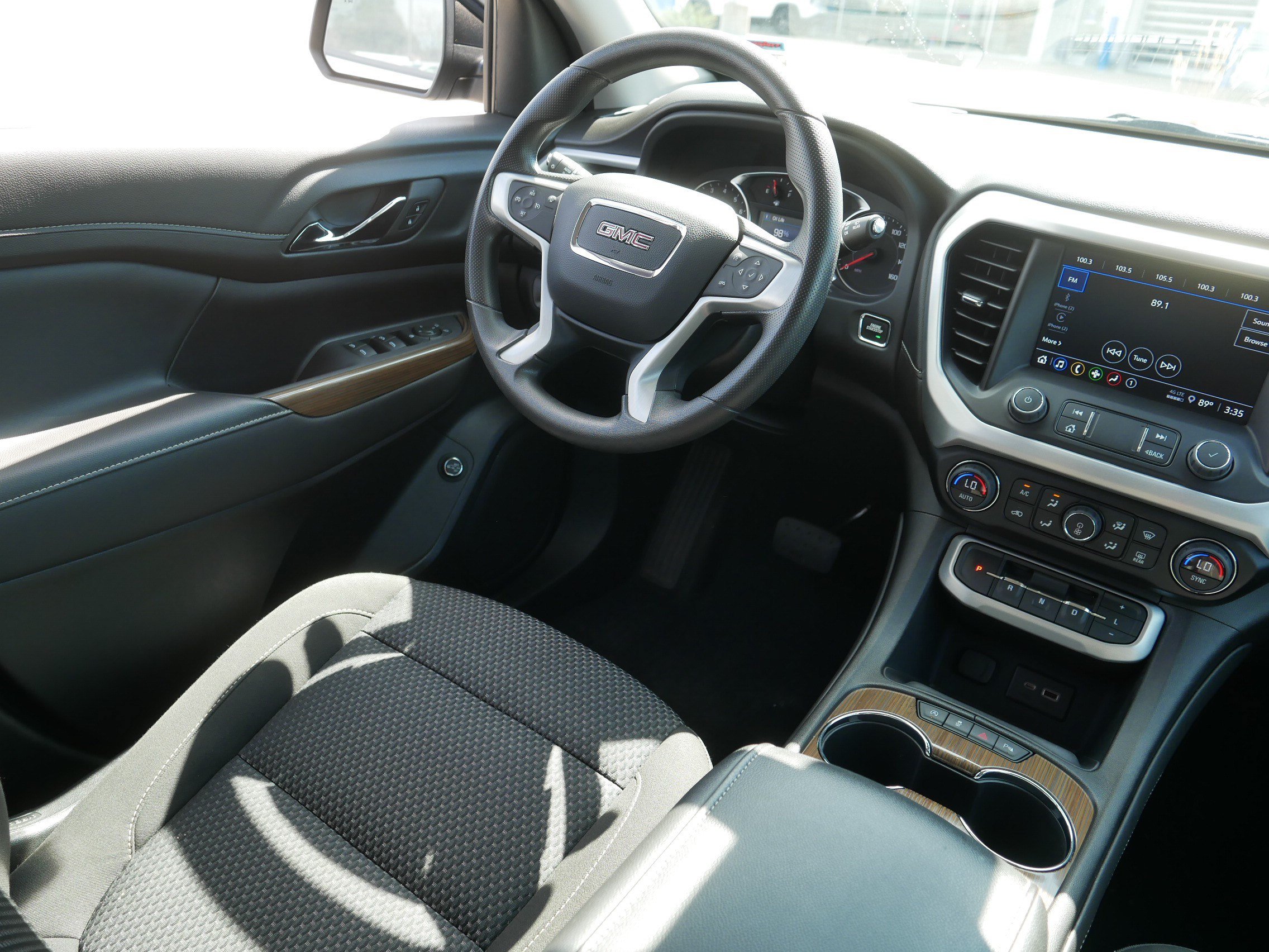 Used 2023 GMC Acadia SLE w/ Driver Convenience Package AWD/4WD image 9
