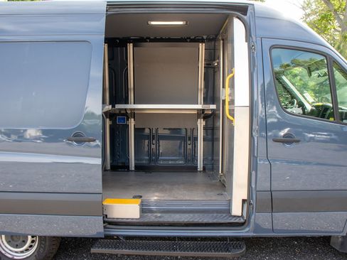 Used 2018 Mercedes-Benz Sprinter 2500 image 14