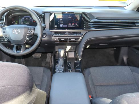 Used 2025 Toyota Camry LE image 10