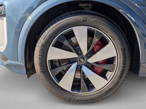 New 2025 Audi SQ6 e-tron Prestige image 9