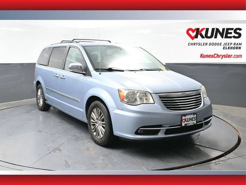 Used 2013 Chrysler Town & Country Touring-L w/ Driver Convenience Group FWD image 1