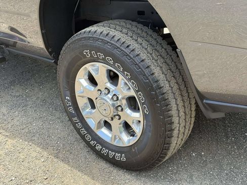 Used 2024 RAM 2500 Laramie AWD/4WD image 10