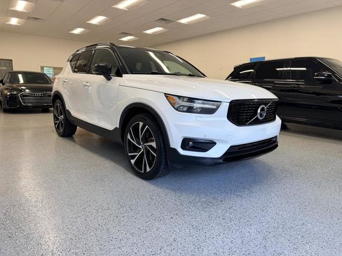Used 2021 Volvo XC40 T4 R-Design w/ Advanced Package image 11