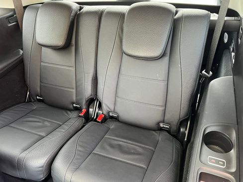 Used 2024 Mercedes-Benz GLS 450 4MATIC image 9