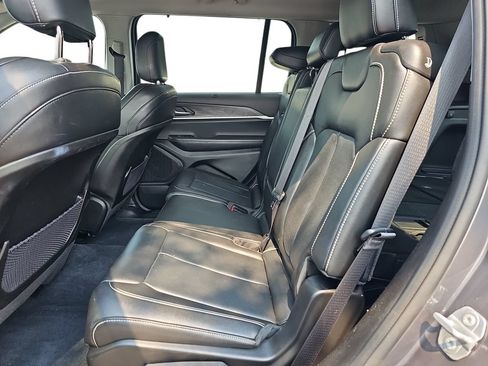 Used 2023 Jeep Grand Cherokee L Limited w/ Luxury Tech Group II AWD/4WD image 14