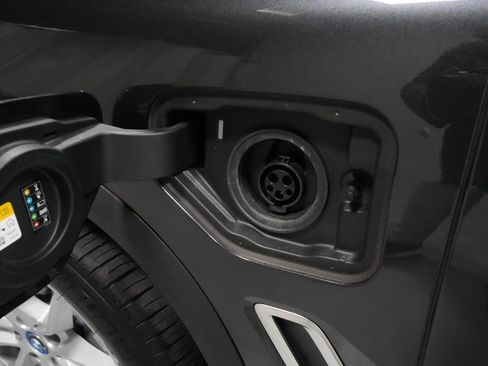 Used 2023 BMW X5 xDrive45e w/ Climate Comfort Package image 25