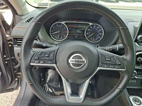 Used 2023 Nissan Sentra SR w/ SR Premium Package FWD image 18