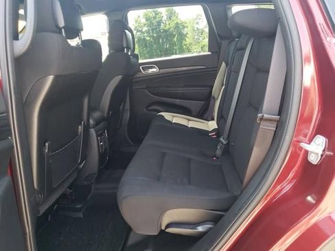Used 2021 Jeep Grand Cherokee Laredo AWD/4WD image 12