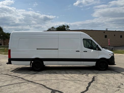 Used 2021 Mercedes-Benz Sprinter 4500 image 7