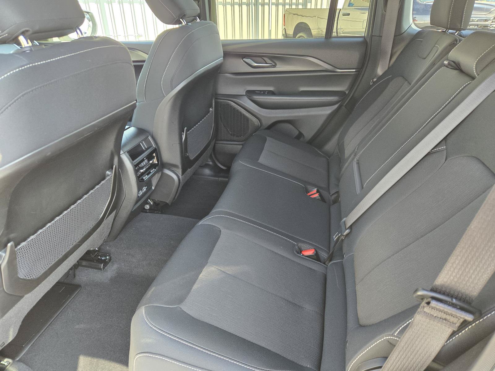 Used 2025 Jeep Grand Cherokee Laredo X RWD image 26