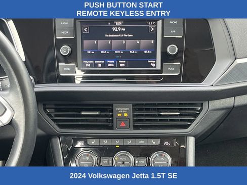 Used 2024 Volkswagen Jetta SE FWD image 3