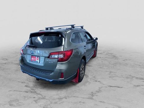 Used 2017 Subaru Outback 3.6R Touring AWD/4WD image 10