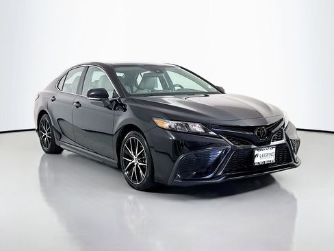 Used 2023 Toyota Camry SE AWD/4WD image 3