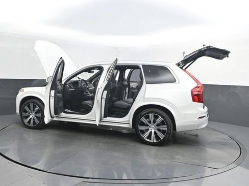 Certified 2025 Volvo XC90 B6 Ultra w/ Protection Package AWD/4WD image 40