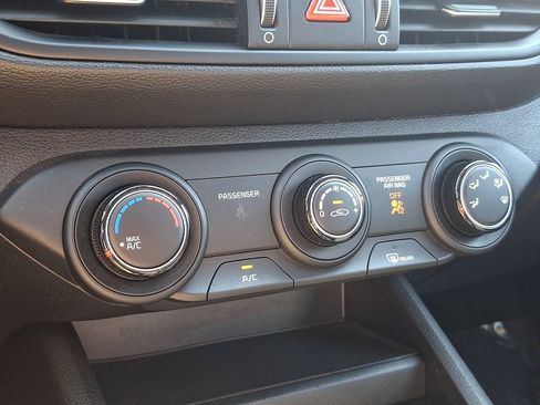 Certified 2023 Kia Forte LXS w/ LXS Technology Package FWD image 16
