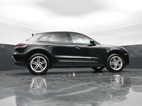 Certified 2024 Porsche Macan AWD/4WD image 40