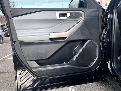 Used 2022 Ford Explorer XLT w/ Equipment Group 202A image 21