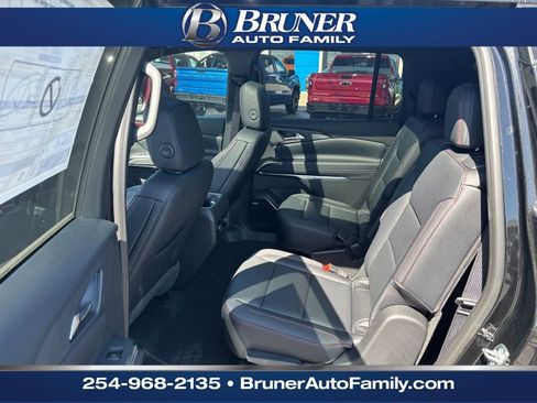 New 2026 Chevrolet Traverse Z71 w/ Enhanced Driving Package image 14