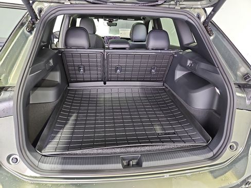 New 2026 Volkswagen Tiguan SE R-Line FWD image 13